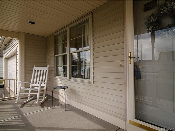 4th image of 15 Crystal Dr
