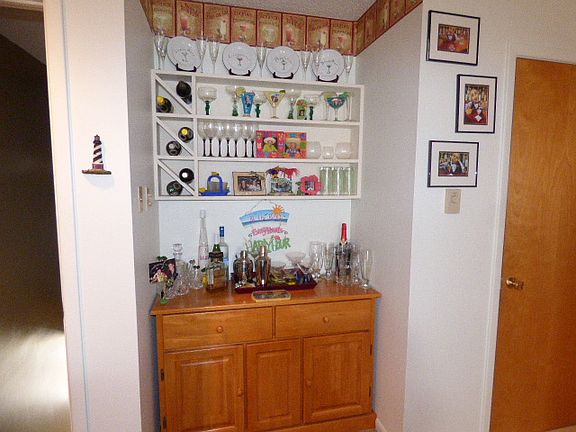 5th image of 2728 Bay Ave #2728