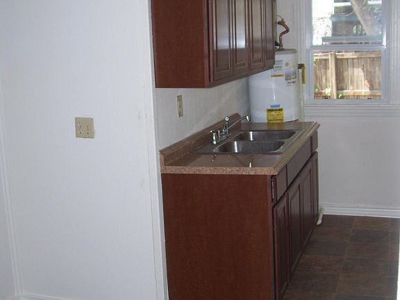 3rd image of 1242 W Collin St