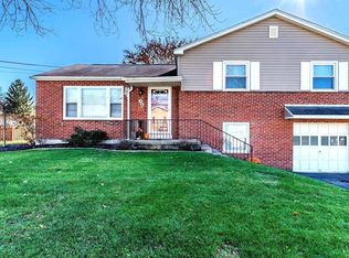 16 Kensington Dr, Camp Hill, PA 17011