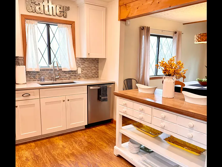 Main Level - Kitchen