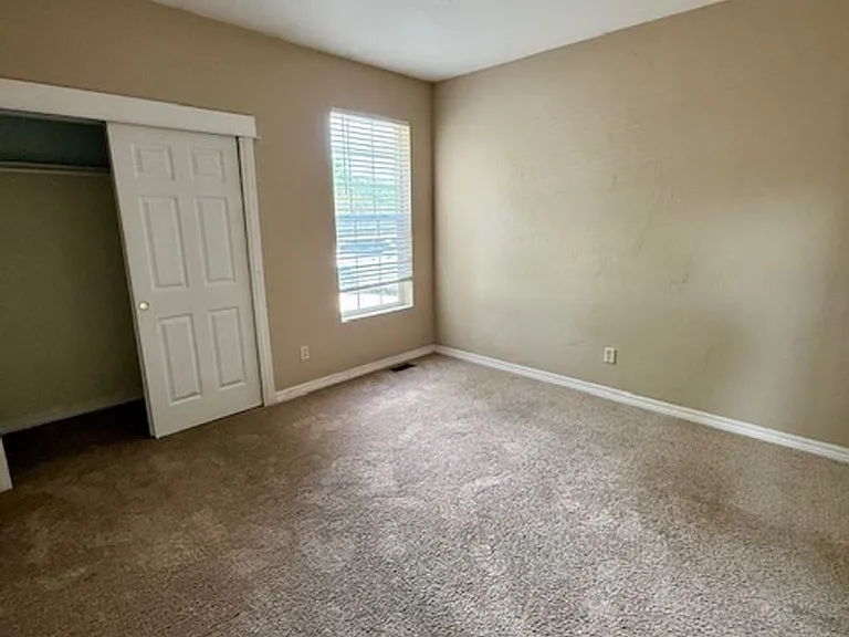 226 E River Rock Rd — Photo 30