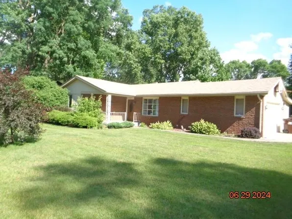 3803 Tallwood Ave, Rockford, IL 61114