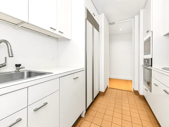 500 Park Avenue image 6 of 11