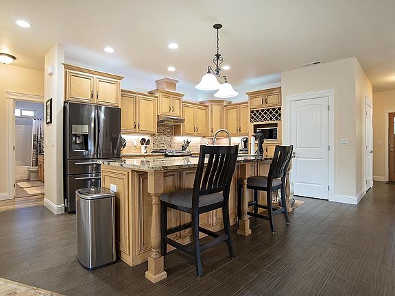 3rd image of 212 White Oak Way