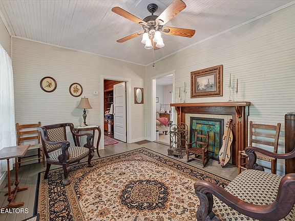 5th image of 315 Laurel Hollow Rd