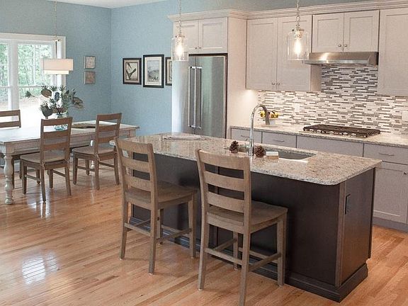 4th image of 16 Pebble Beach Dr