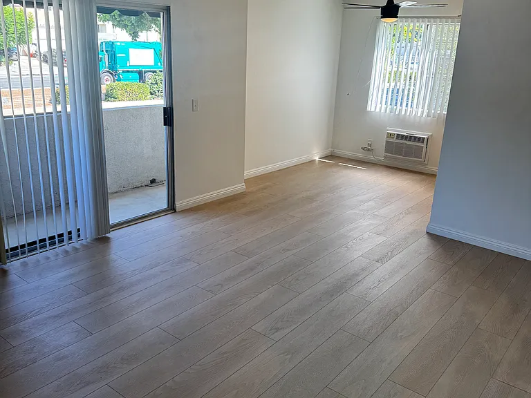 Venice Apartments — Photo 18