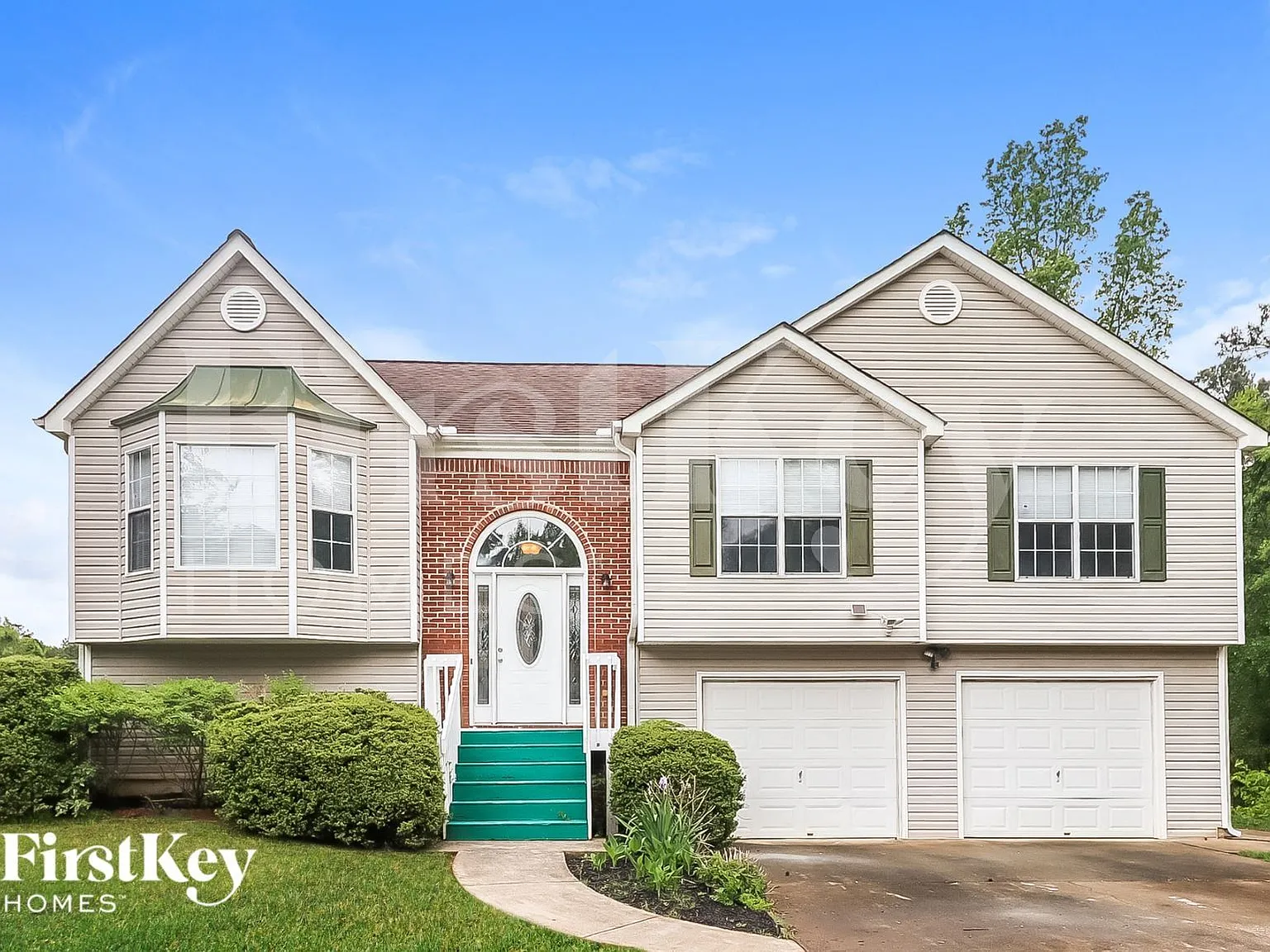 4 bed, 2.0 bath, 2011 sqft, $2,315 — Photo 1