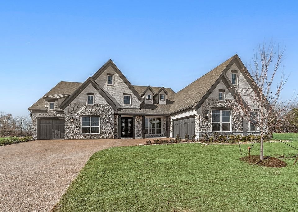 1st image of 529 Fallen Timber Dr