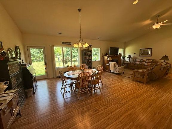 5th image of 22827 Quiet Meadow Dr NE