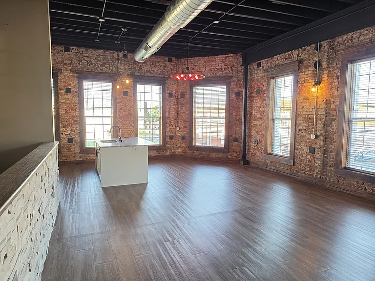 324 Main St #1 — Photo 1