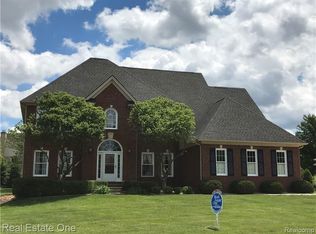 3633 Hollenshade Dr, Rochester Hills, MI 48306