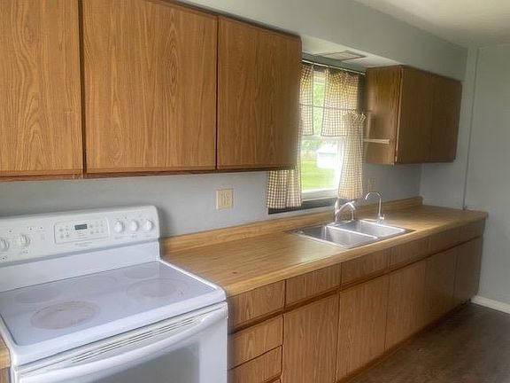 4th image of 850 E Briar Ln