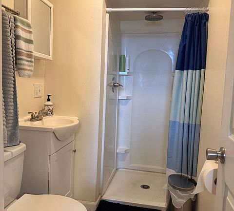 5th image of 36 Brunswick Ave Unit 2