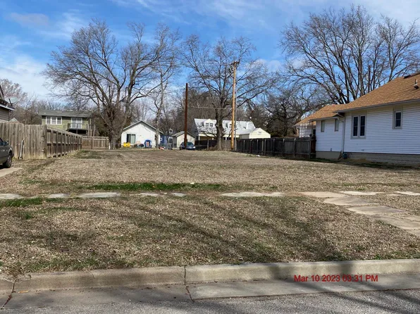 1112 E 6th Ave, Winfield, KS 67156