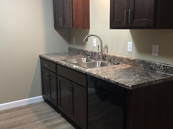 4th image of 14 Jennifer Dr