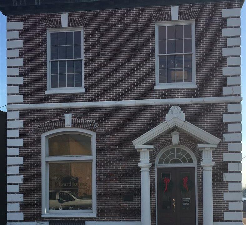 1st image of 102 E Main St #B