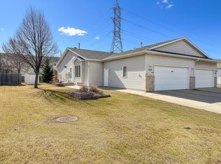 1610 Suntree Dr, West Fargo, ND