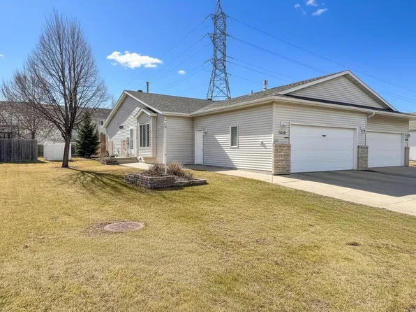 1610 Suntree Dr, West Fargo, ND 58078