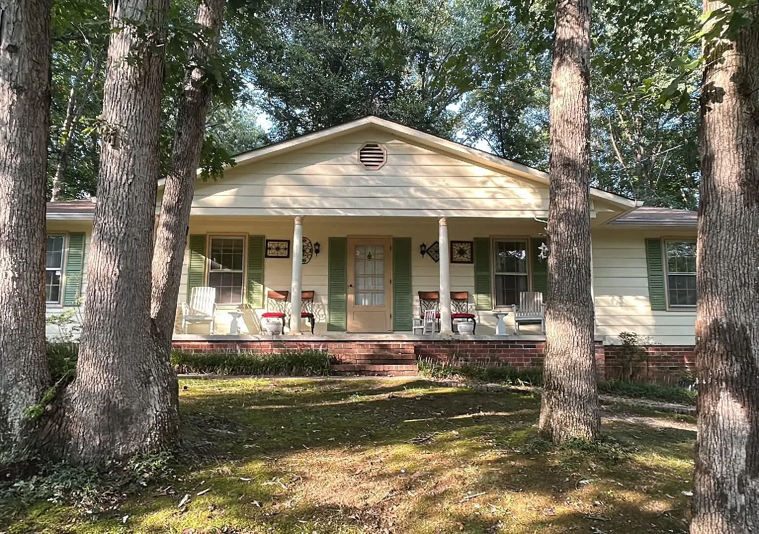 3 bed, 2.0 bath, 1568 sqft, $2,200 — Photo 1
