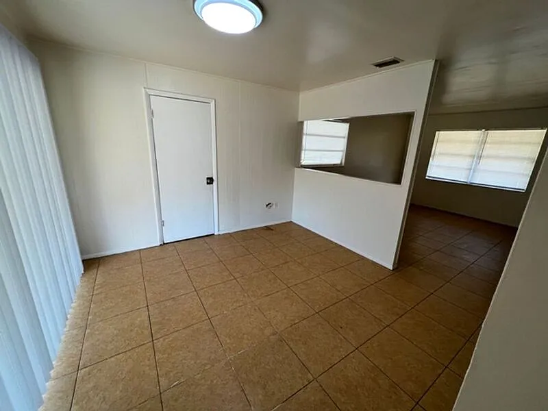 3 bed, 1.5 bath, 1100 sqft, $2,025 — Photo 4