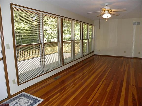 4th image of 400 Bluff Crest Ct