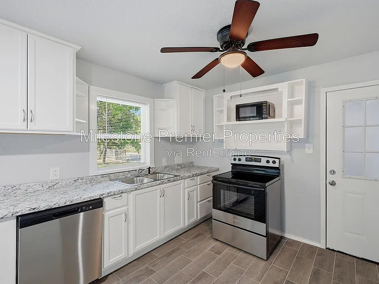 718 W Belden St — Photo 9