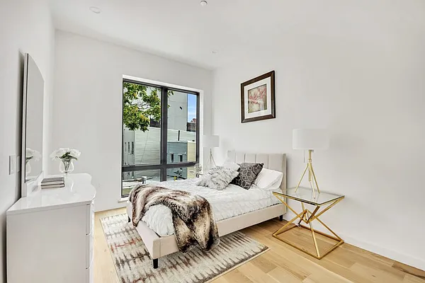 Sold by Bold New York | media 17