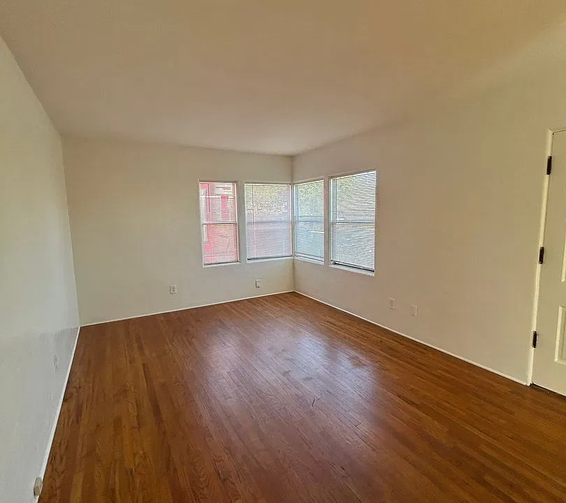 3012 Fairmount Ave