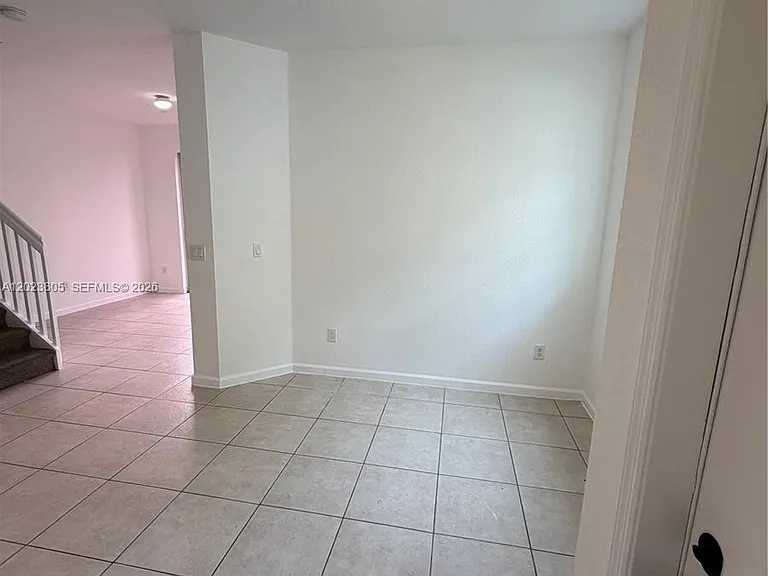 607 NE 21st Ter — Photo 2