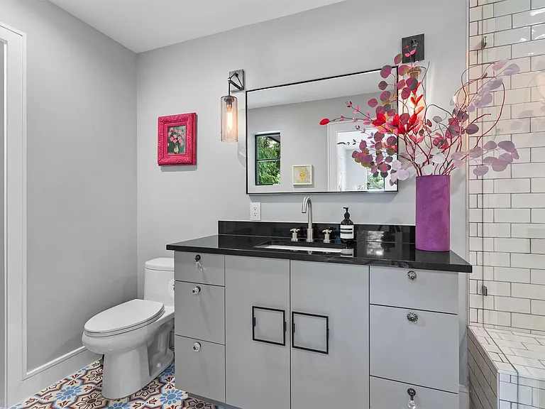 1175 San Bernard St — Photo 19