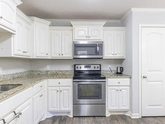 5th image of 1123 Heights Rd