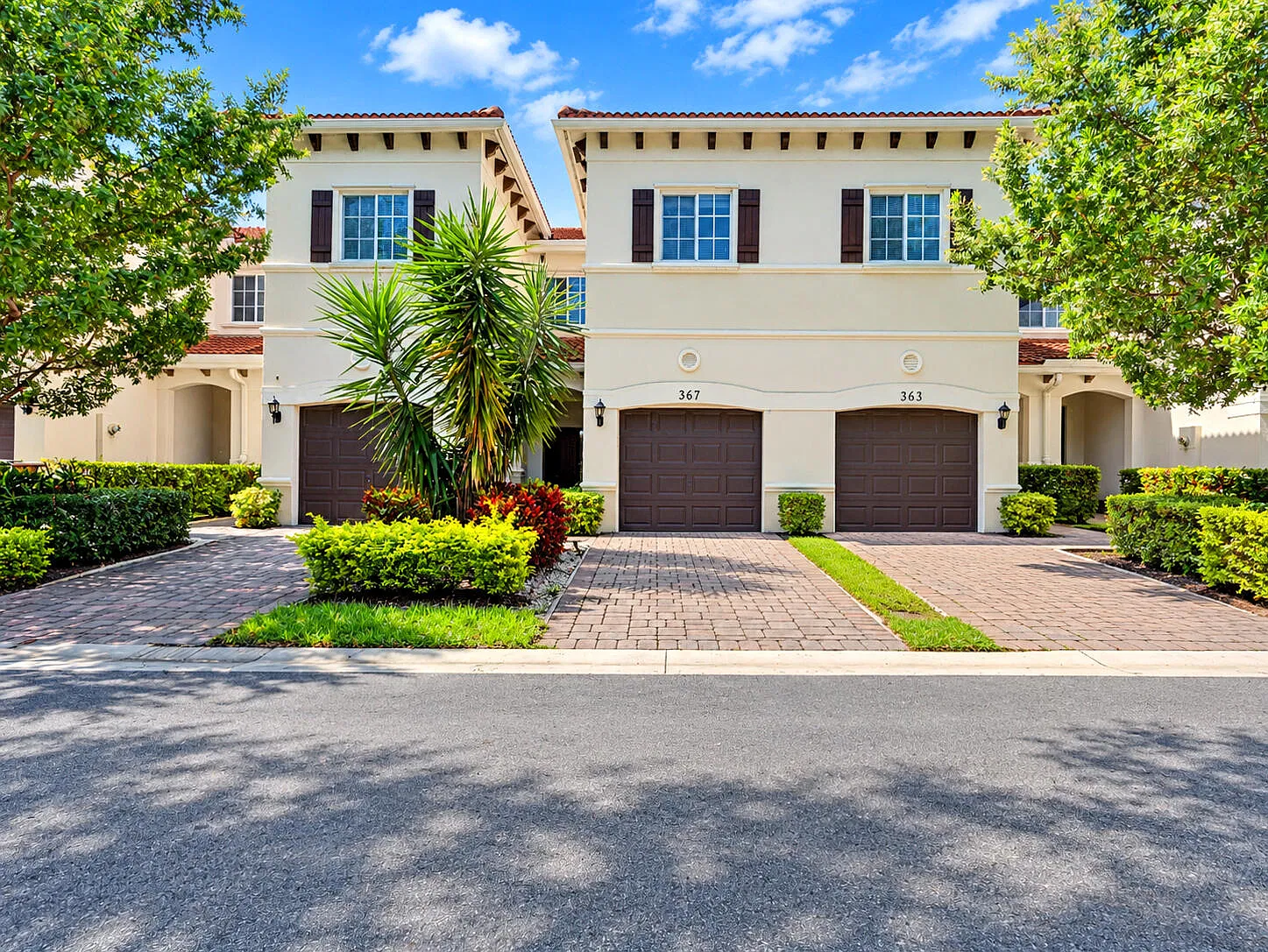 3 bed, 2.5 bath, 1572 sqft, $3,450 — Photo 2