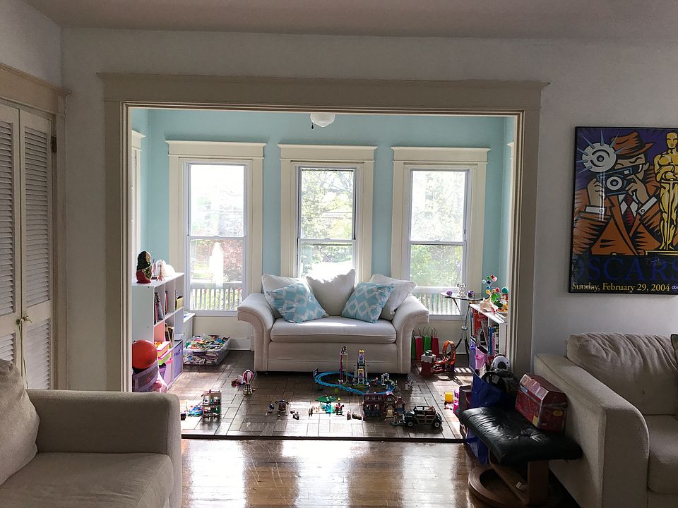 1st image of 2558-2560 Beechwood Blvd