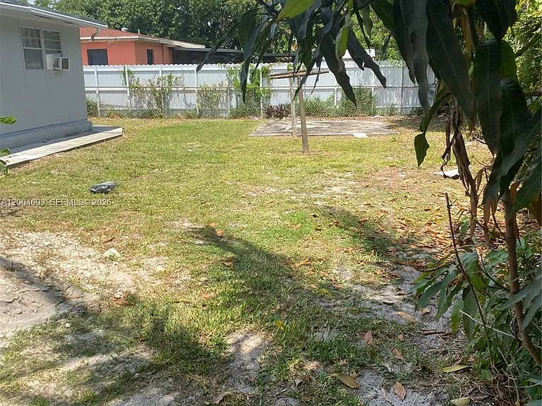 14315 NW 12th Ave — Photo 17