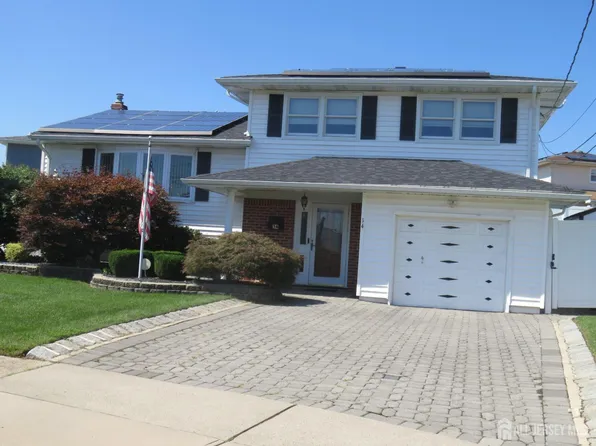 14 Sterling Ct, Perth Amboy, NJ 08861
