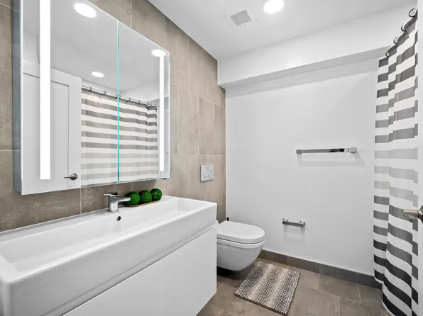 371 West 123rd Street 8A image 11 of 11