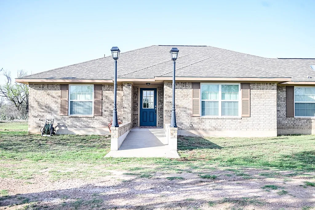 3 bed, 1776 sqft, $2,000 — Photo 2