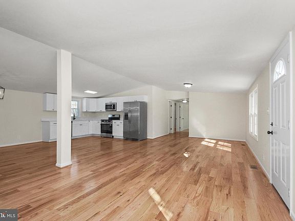 3rd image of 208 Marengo Ct