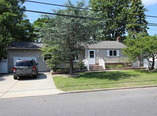 163 New Jersey Ave, Bay Shore, NY 11706