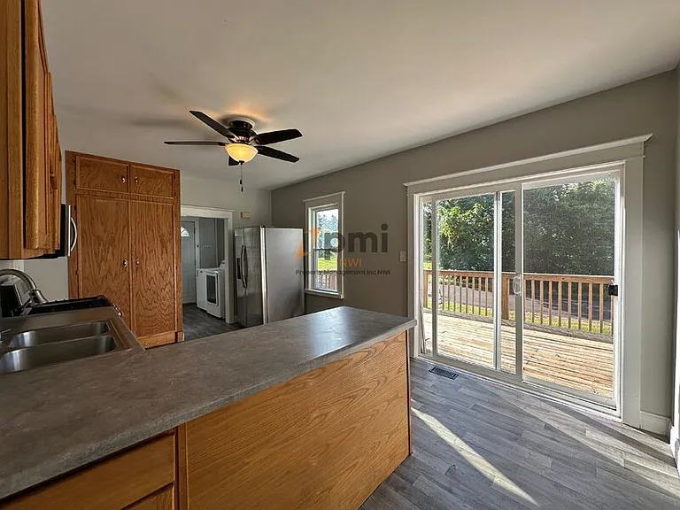 2122 Elston St #A — Photo 11