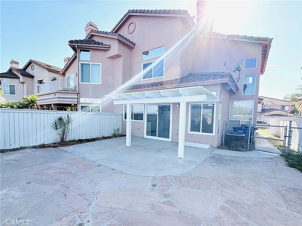 3 bed, 2.5 bath, 1636 sqft, $4,000 — Photo 4