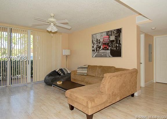 3rd image of 609 E Sheridan St APT 103