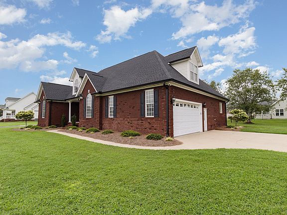 3rd image of 201 Eagles Pointe Dr