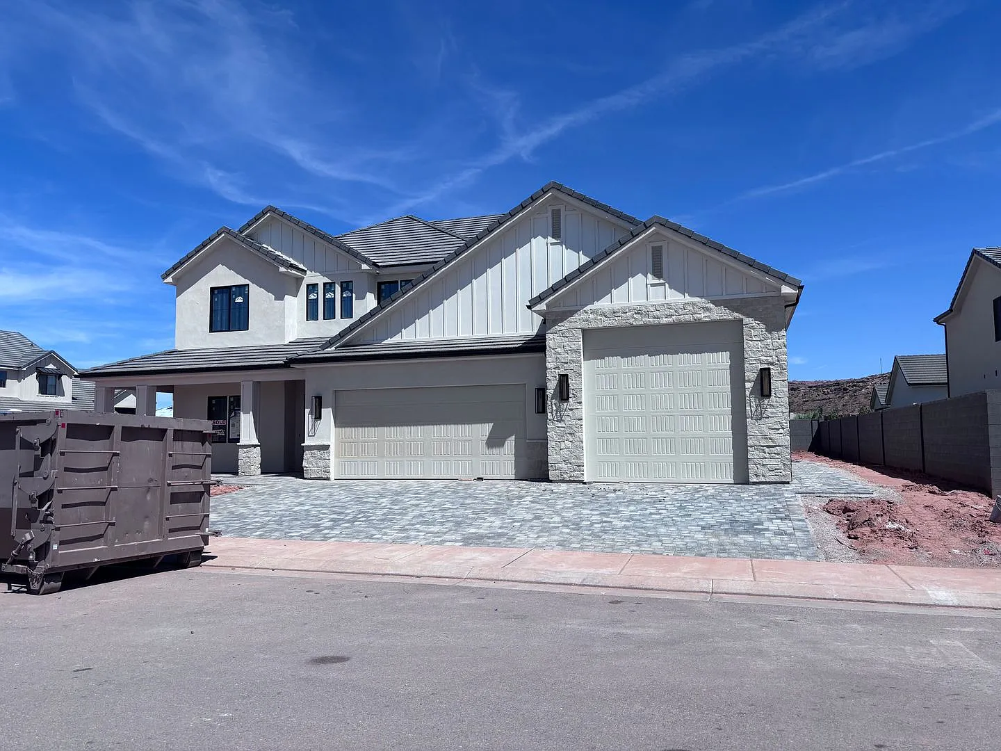 Gorgeous 5 bedroom in Finley Farms with Sports Court — Photo 2