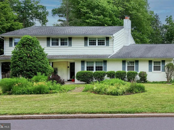 949 Queens Dr, Yardley, PA 19067