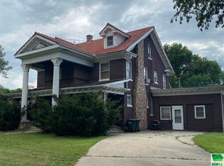 107 S 8th St, Mapleton, IA 51034