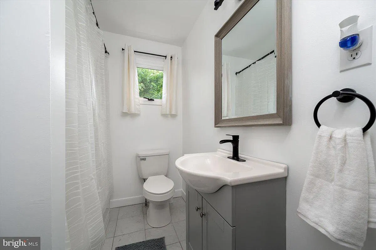 3 bed, 832 sqft, $2,700 — Photo 3