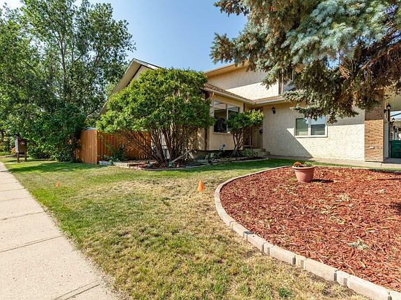 2nd image of 302 Sherwood Pl W